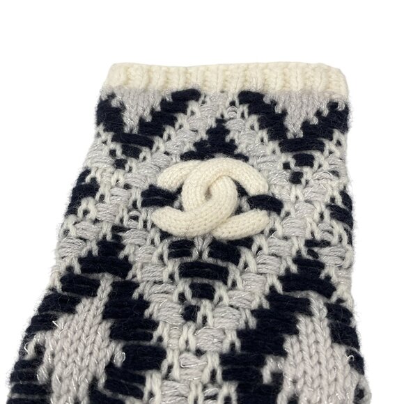 Chanel Ivory / Navy Blue Metallic Diamond Knit Cashmere Arm Warmers - Picture 2 of 6